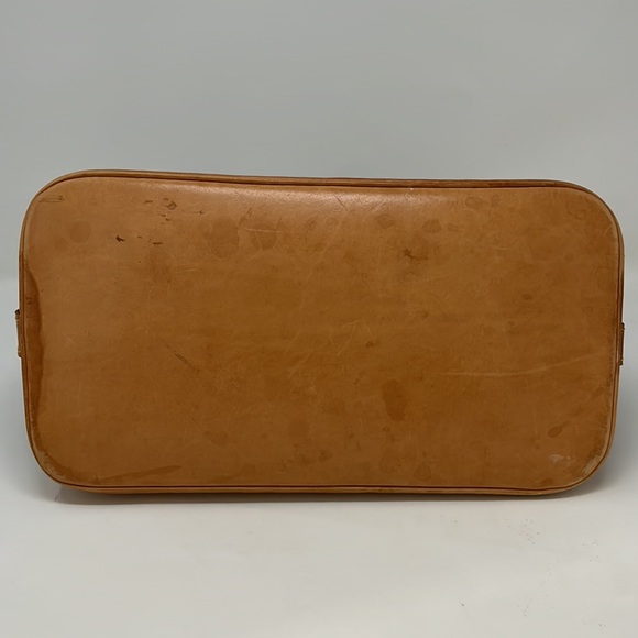 Louis Vuitton Alma Monogram Canvas - Picture 9 of 13